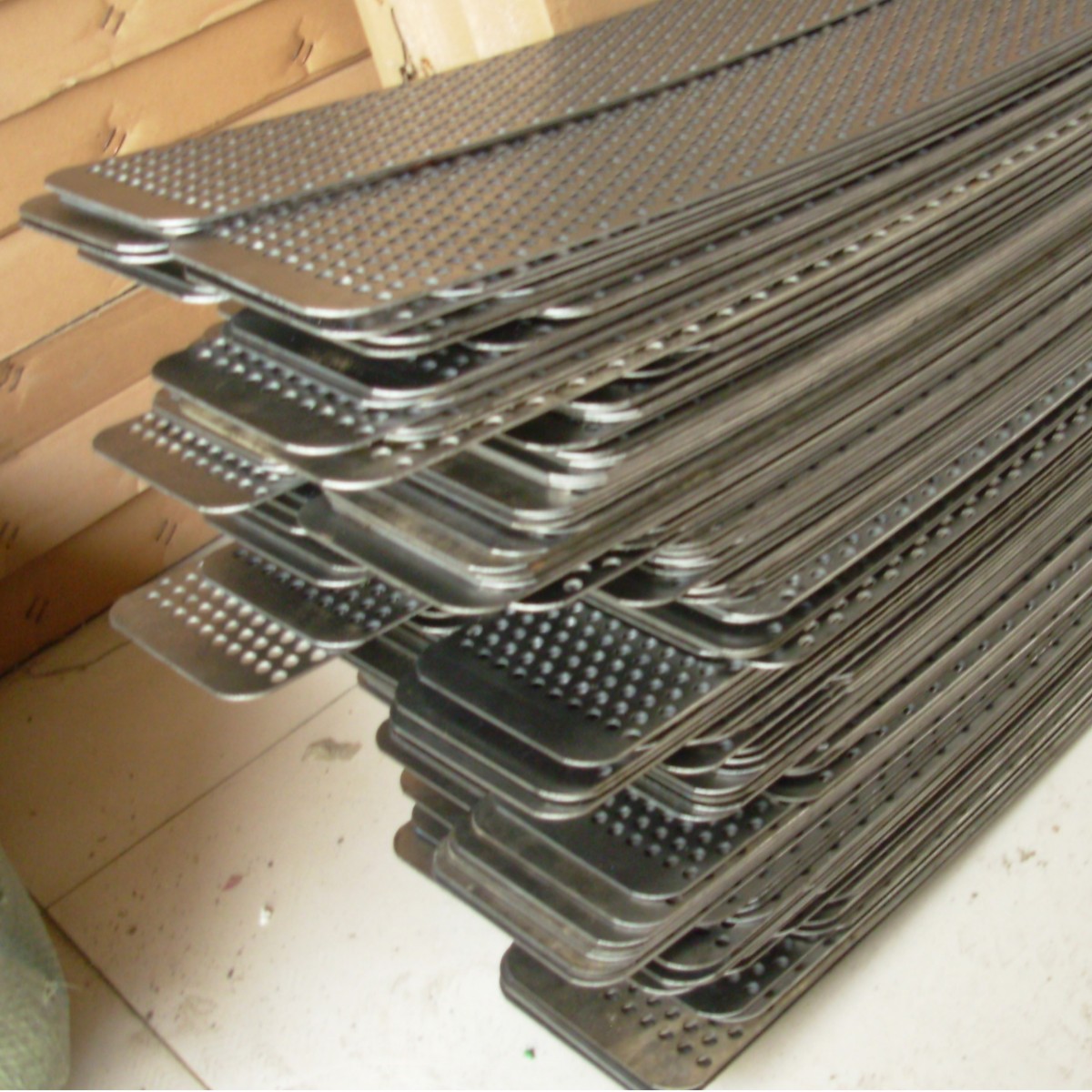 数控冲孔网 河北冲孔网 圆孔冲孔网 数控冲圆孔板网选煤厂穿孔网