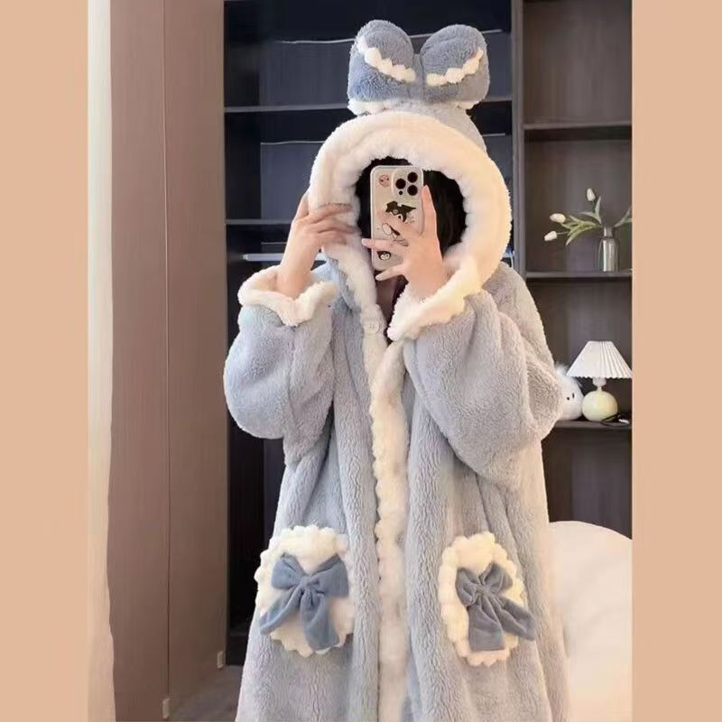 艾莎の王女のパジャマの女性の冬のサンゴのベルベットは厚い保温のフランネルの中の長いタイプの帽子の冬の寝衣をプラスします。|undefined