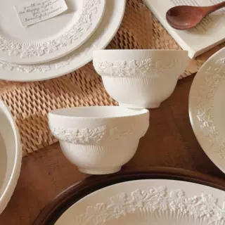 鸢尾白漂亮米饭碗家用高级感浮雕碗具陶瓷餐具精致吃饭碗汤碗面碗