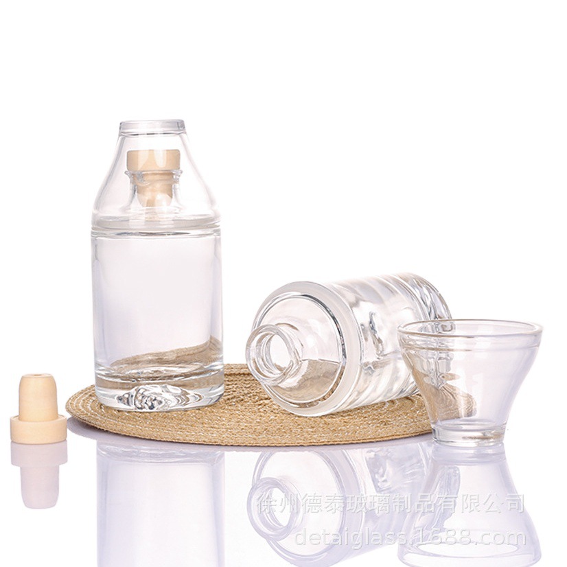 Nueva botella de vino vacía de cristal 100ml con la botella de vino blanca hecha en casa de la taza