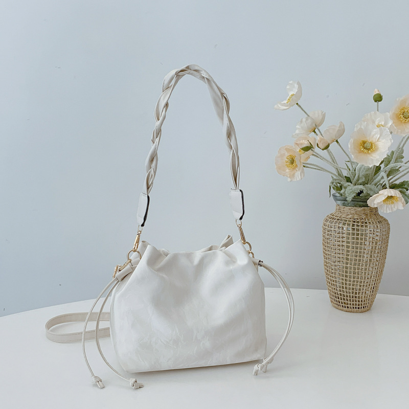 Large Capacity Drawstring Bucket Bag Stylish Casual Shoulder Bag_voghion.com