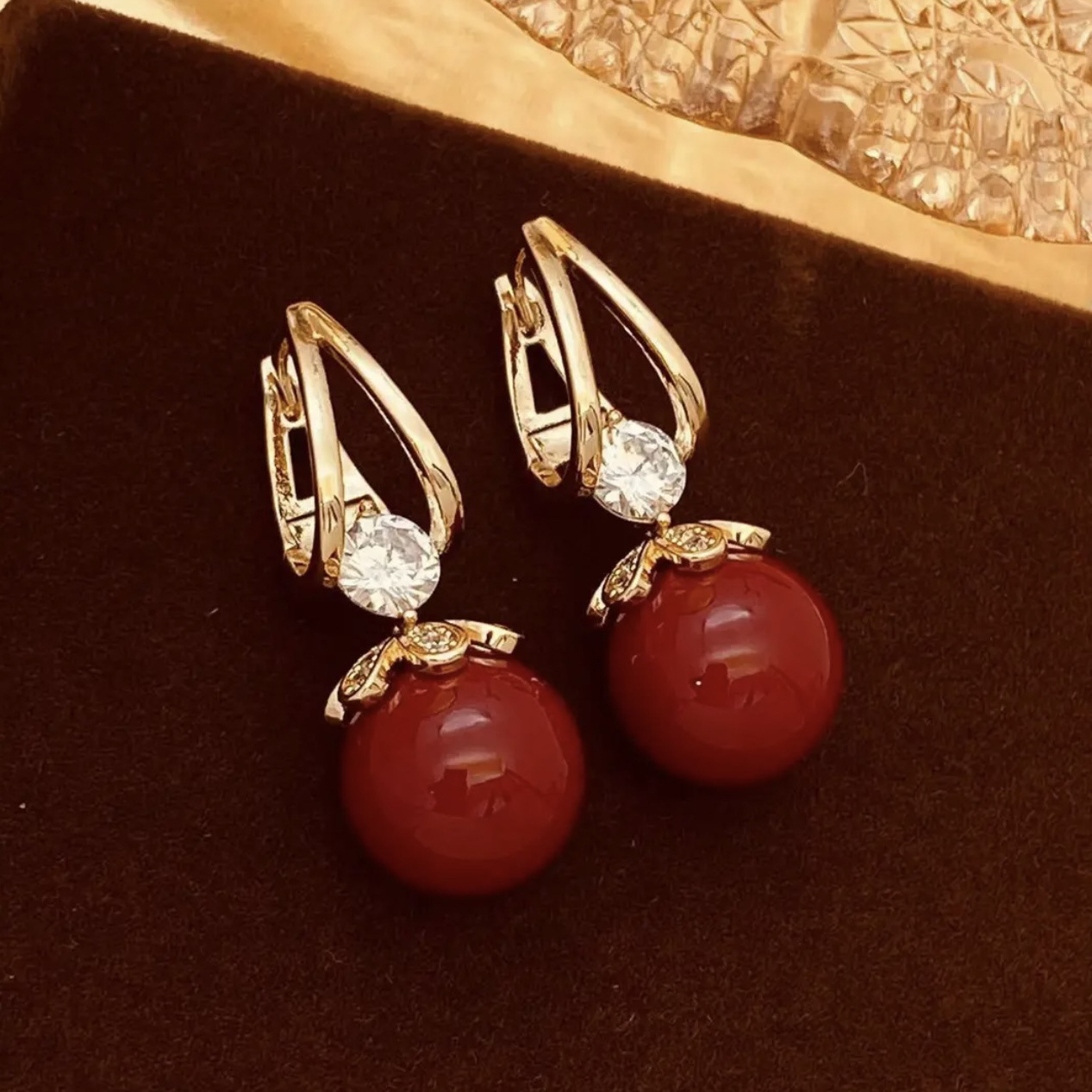 复制_小众设计感精致红色珍珠耳环气质百搭耳扣网.jpg