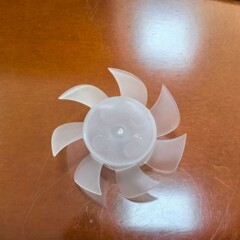 46mm七葉ミニファンはプラスチックファンの葉を持っています。
