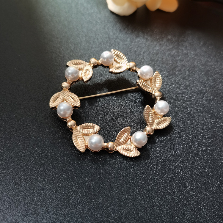 European And American Fashion Pearl Flower Alloy Cross-border Brooch, Corsage Pin, Women's Sequin Brooch_voghion.com