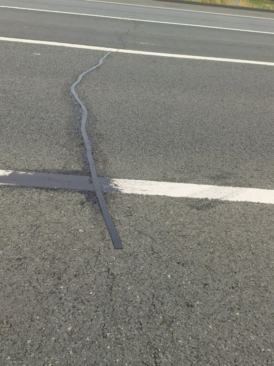 公路温缩裂缝低温修复条