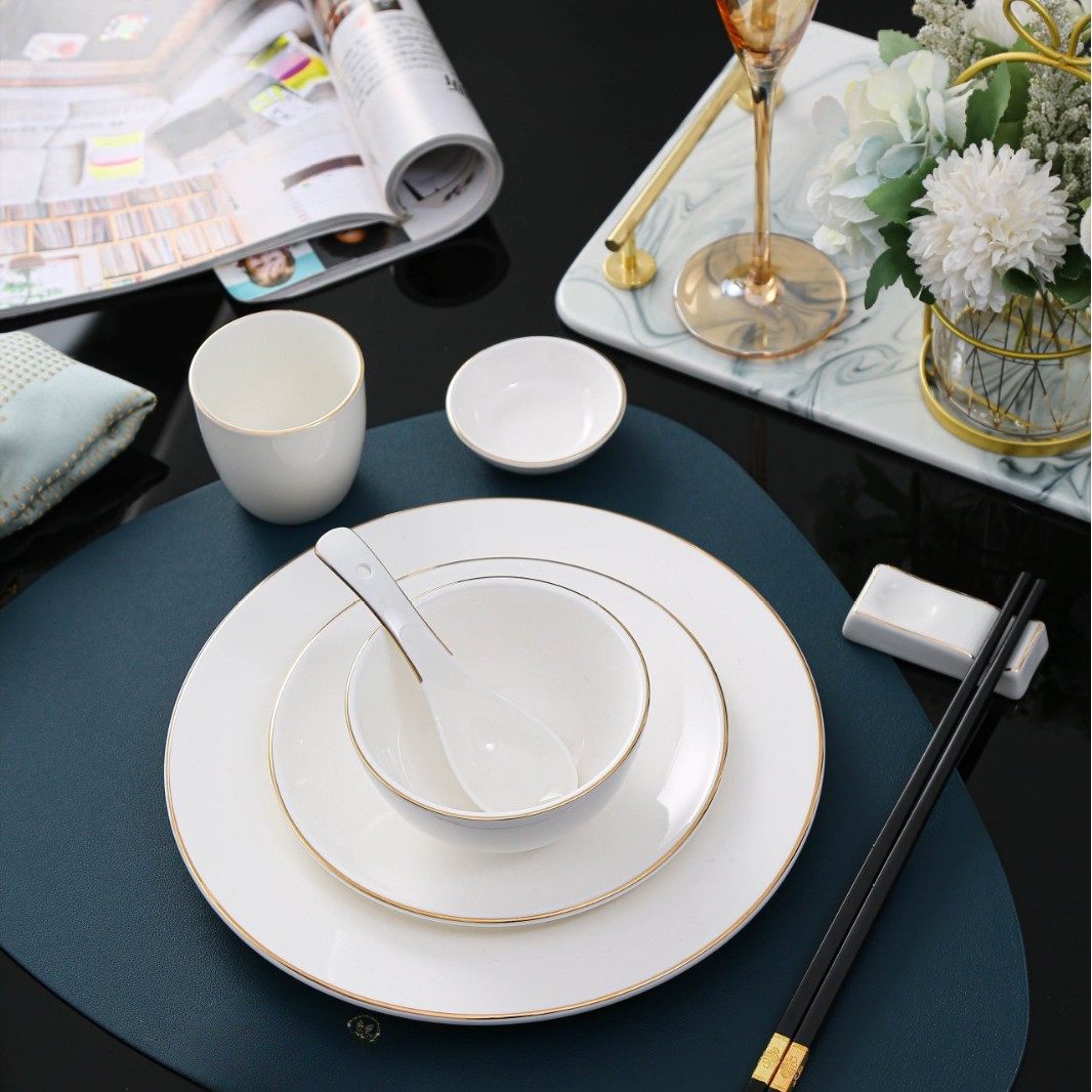 Eight-piece gold-rimmed straight bowl setting set