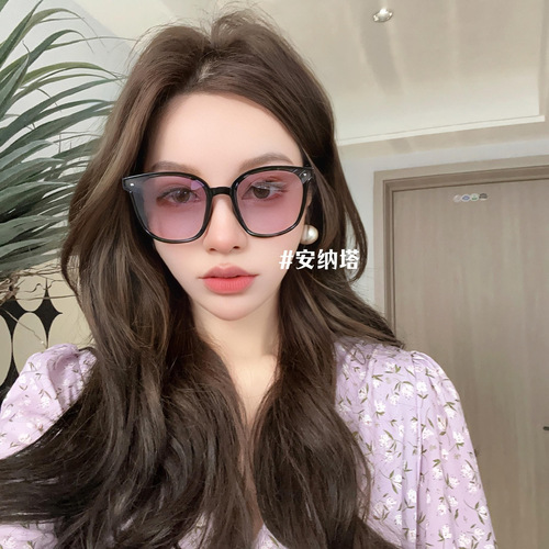 Polarized sunglasses trending new foldable black sunglasses Instagram style make face look smaller driving UV protection sunglasses