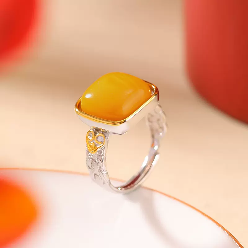 悦宝珠宝S990足银镀金蜜蜡国潮编织方形戒指开口指环复古风