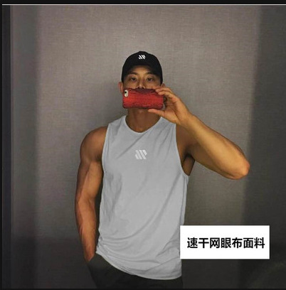 Светло серо-белые цветы