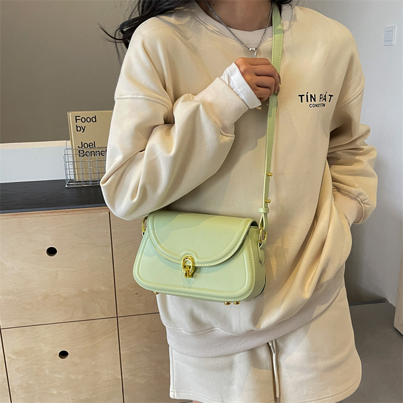 Women's 2024 New High Quality and Western Style One Shoulder Saddle Veatile Solid Color Crossbody Bag for Office_voghion.com