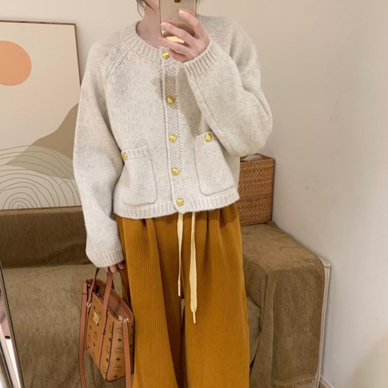 2024 otoño nuevo estilo coreano pequeño estilo de moda suéter de botón de oro cardigan temperamento dulce corto abrigo de punto image 4