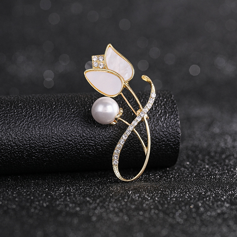 Fashion Flower Butterfly Alloy Plating Inlay Artificial Gemstones Pearl Women's Brooches display picture 3