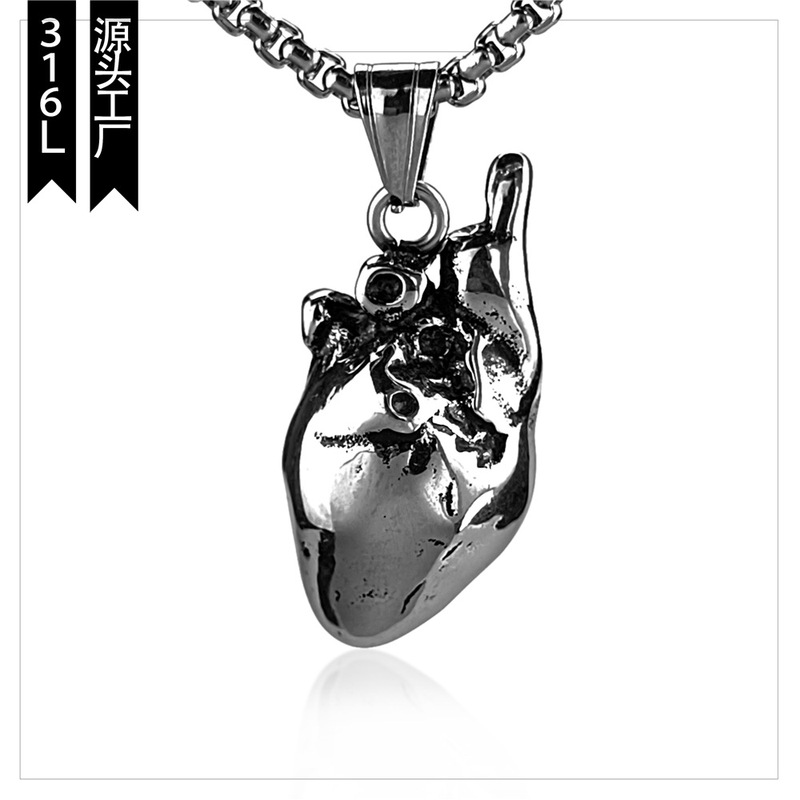 2022 European and American foreign trade hip-hop personality fashion street trend heart titanium steel necklace ornaments for men and women 2022 European and American foreign trade hip-hop personality fashion street trend heart titanium steel necklace ornaments for men and women