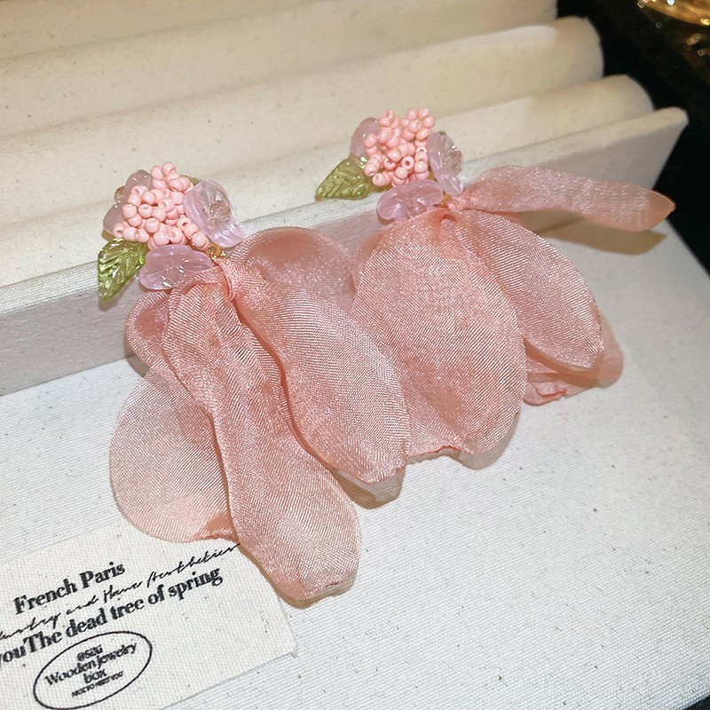 Aguja de plata flor rosa borla estilo vacaciones pendientes verano dulces y exquisitos pendientes pequeños pendientes de diseño fresco mujeres