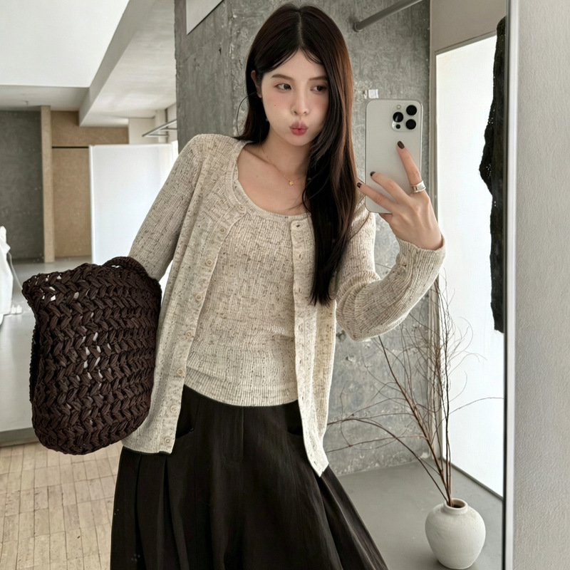 Dalan Source Sweater Factory Korean-style knitted cardigan paired with a camisole two-piece set for women, autumn design, versatile top