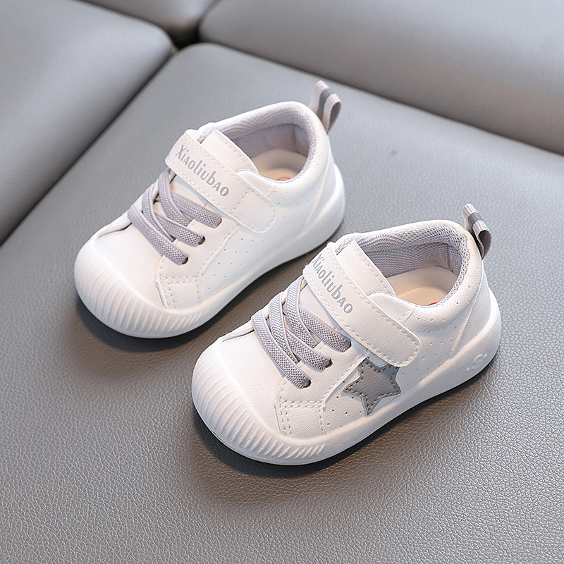 2025 primavera zapatos para niños pequeños zapatos de cuero Baotou zapatos para bebés zapatos deportivos para niños zapatos de interior para bebés