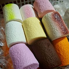 マシュマロをシミュレーションしています。ゆっくりとリバウンドします。
