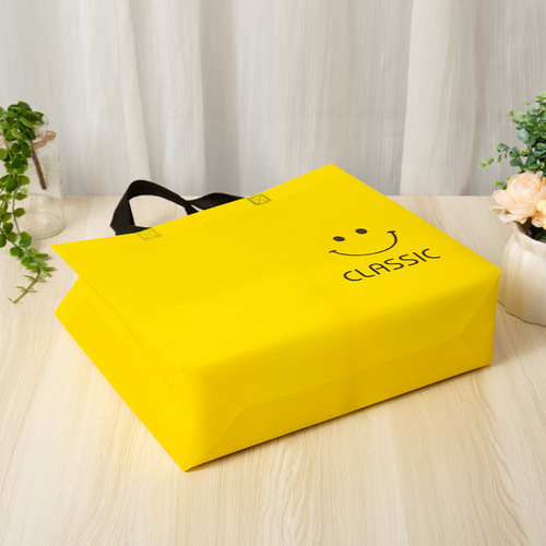 Manufacturer wholesale non-woven fabric color printed and laminated cartoon clothing handbags shipped on the same day and can be printed with LOGO