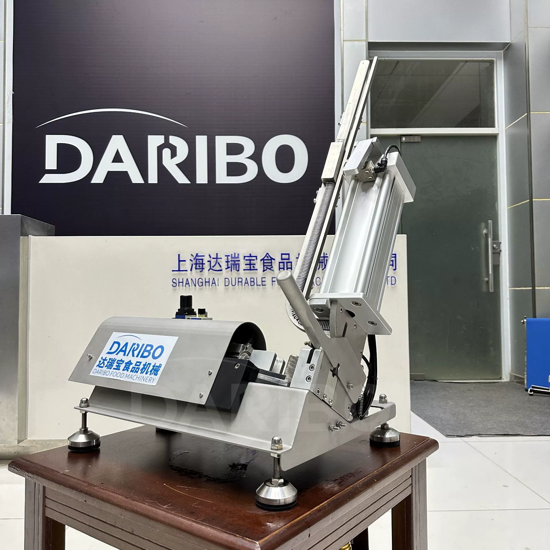 L Настольная мясная колбаса Уплотнитель ветчина клизма кард-машина пневматическая мясная колбаса рулон тянуть формовочную линию машины