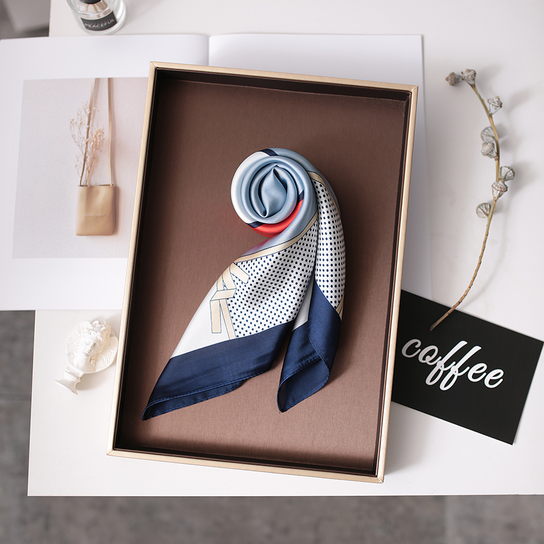 Shi Pukun Abito stile primavera/estate Semplice ed elegante in una piccola sciarpa professionale versatile da donna quadrata_voghion.com