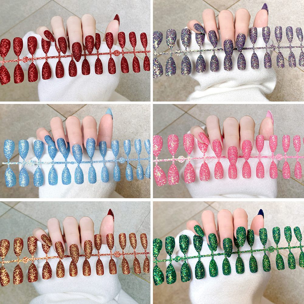 Venta caliente transfronteriza en stock parche de uñas falsas pieza de armadura de tira de viento europeo y americano pieza de 24 piezas de esmalte de uñas de desgaste de brillo