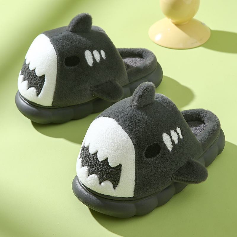 thumbnail image 1 of Pantuflas de algodón de tiburón de suela gruesa de invierno para mujer, pantuflas de algodón para padres e hijos, pantuflas de algodón cálidas de felpa antideslizantes para interiores para el hogar, 1 of 5