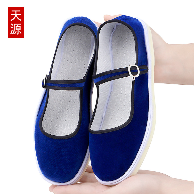 Primavera y verano hechos a mano botones de tendón de vaca zapatos de tela de damas viejos zapatos de tela de Beijing de mediana edad zapatos de flor de cordón tipo hebilla
