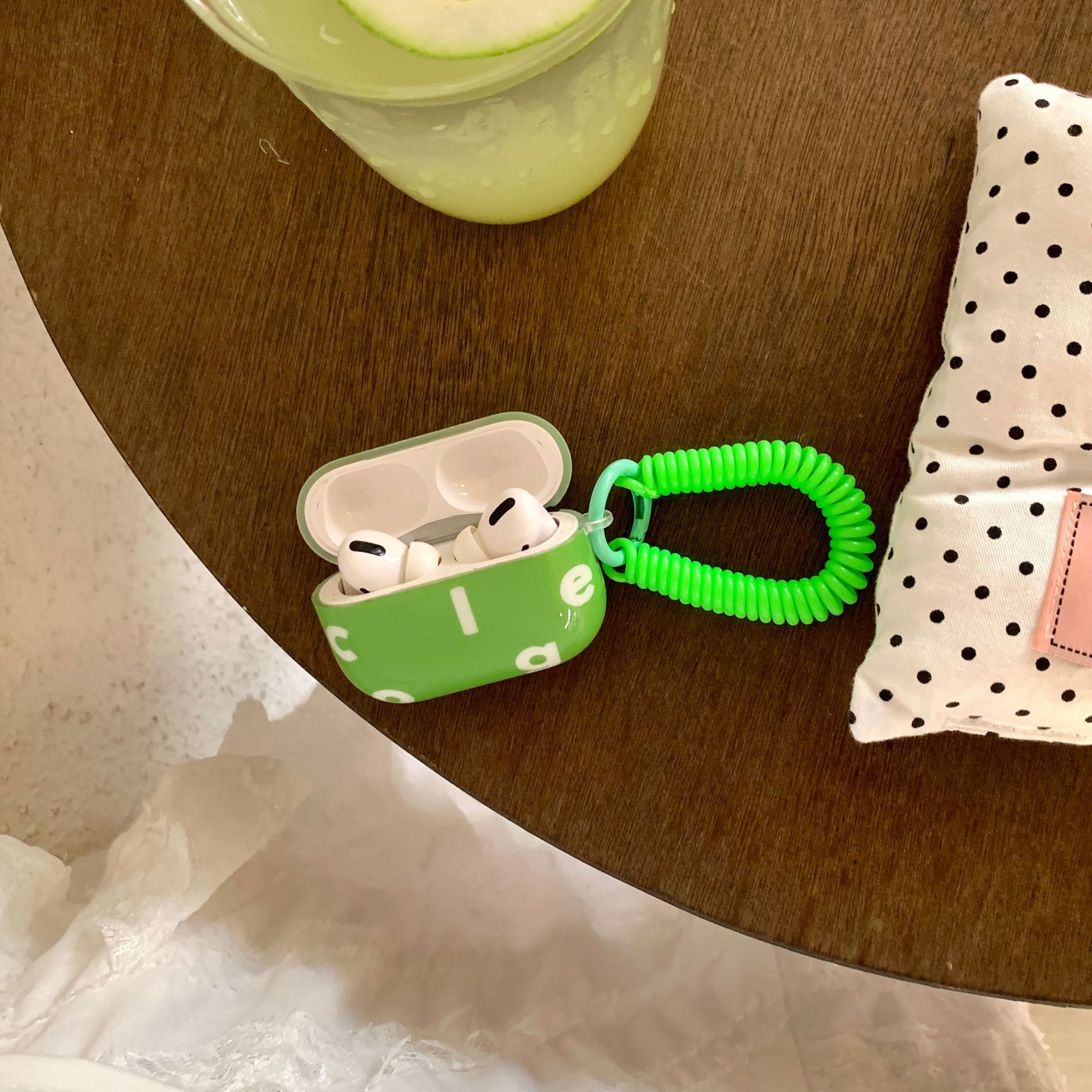 Colisionador de letras de nicho coreano adecuado para auriculares AirPodsPro2 nuevo anillo colgante de generación 3/4 1/2 pareja Pro mujer