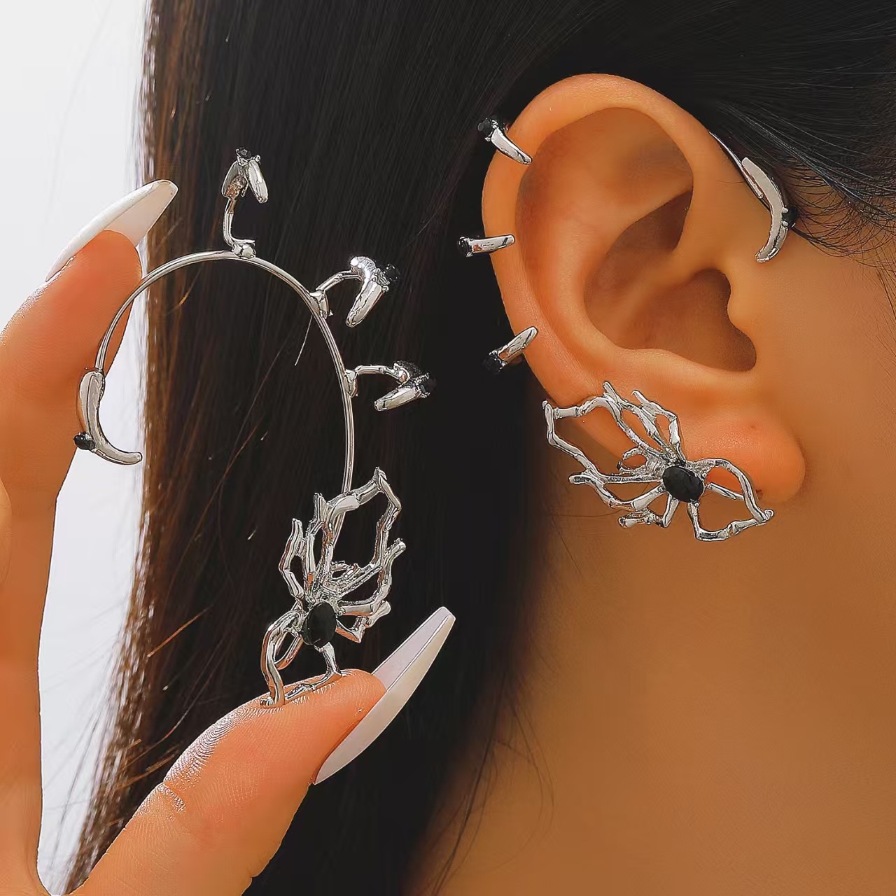 Dark Sweet Cool Spider Ear Cuffs for Women Without Pierced Ears, Niche High-End Design, Spicy Girl Minimalist Style Ear Clips and Earrings