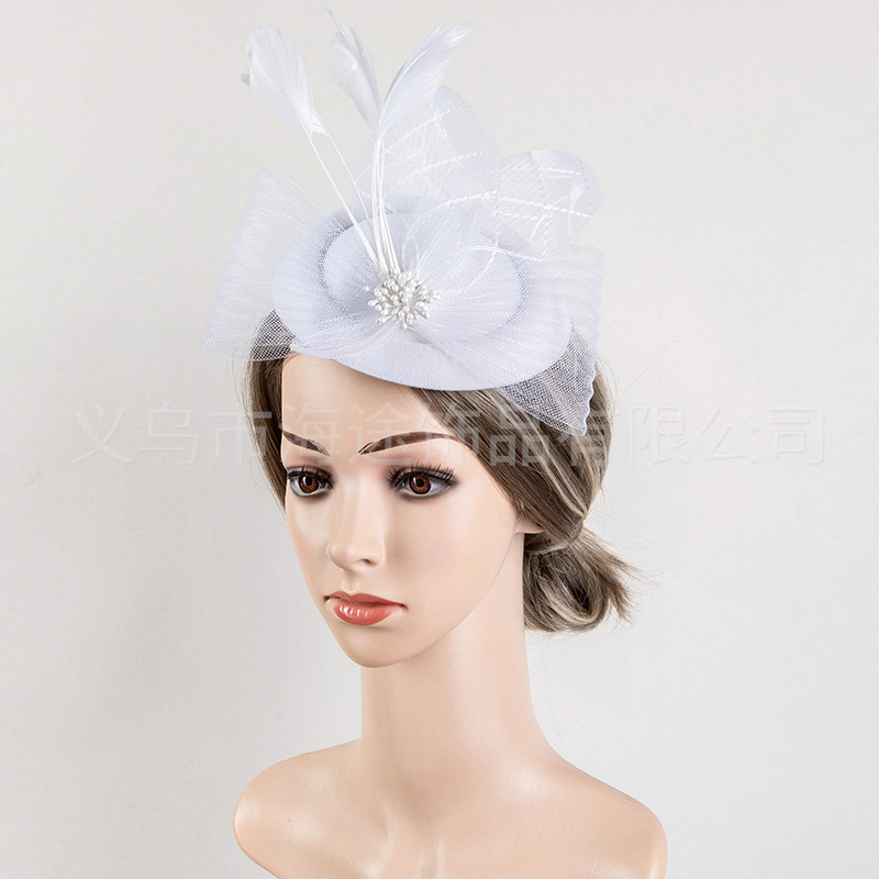 35 여러 가지 빛깔의 흰색 탑 모자