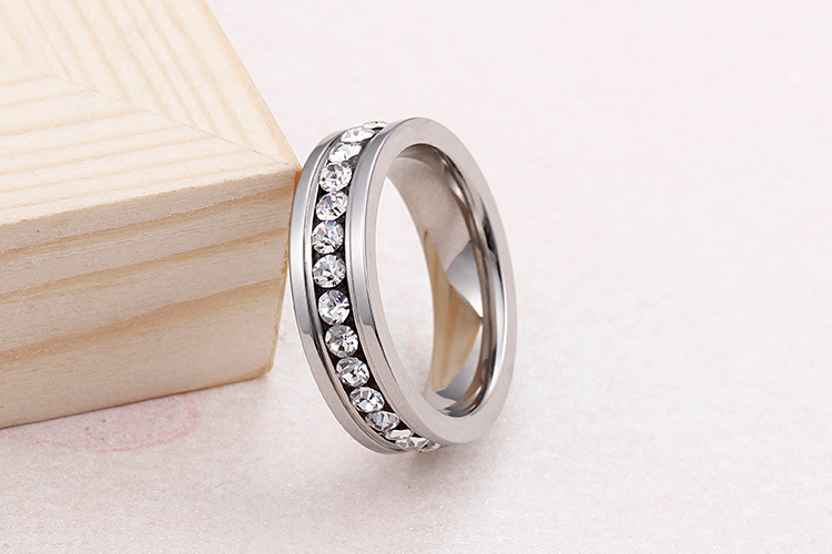anillo de acero inoxidable chapado en oro de una sola fila de moda al por mayor Nihaojewelrypicture4