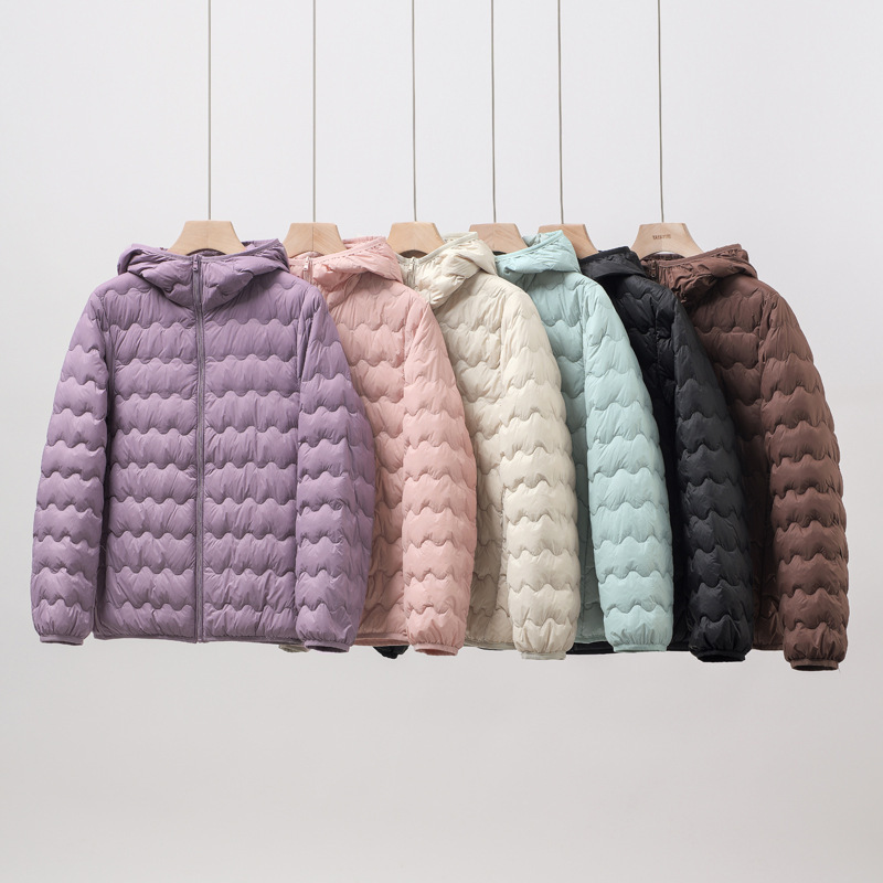 2025 Autumn/Winter New Fashion Hooded Wave Short Lightweight down Jacket Women's Zipper Coat Warm and Trendy 2025 Autumn/Winter New Fashion Hooded Wave Short Lightweight down Jacket Women's Zipper Coat Warm and Trendy