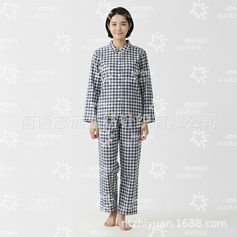 진한 파란색 체크 무늬 여성 정장