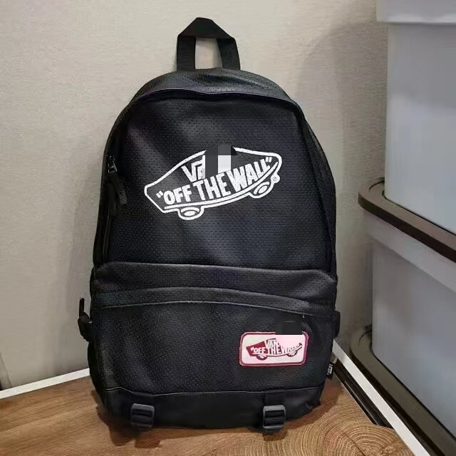 V @ NS Vance new perforated pu leather large capacity skateboard logo shoulder bag bag travel bag cross-border e-commerce V @ NS Vance new perforated pu leather large capacity skateboard logo shoulder bag bag travel bag cross-border e-commerce