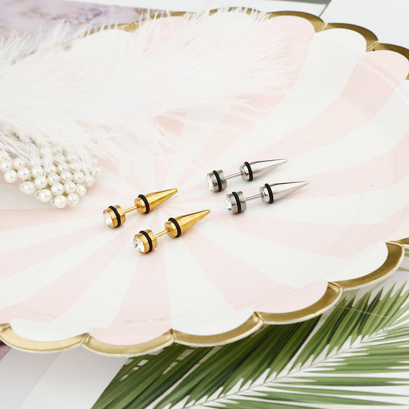 Pointed titanium steel lip stud product view