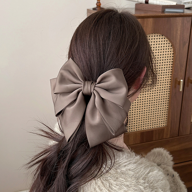Fermaglio a banana con fiocco in raso elegante accessorio_voghion.com