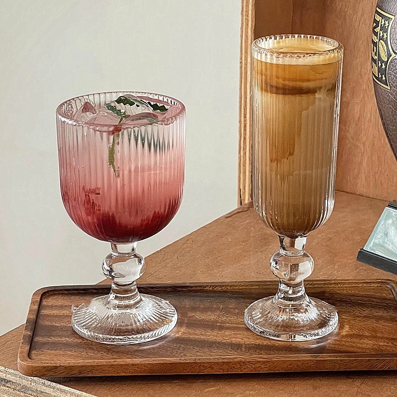 Vintage ins de ventana de vidrio a rayas verticales tazas de vino burbujeantes tazas de jugo tazas de vino dulce tazas de champán tazas de vino tinto tazas de vino