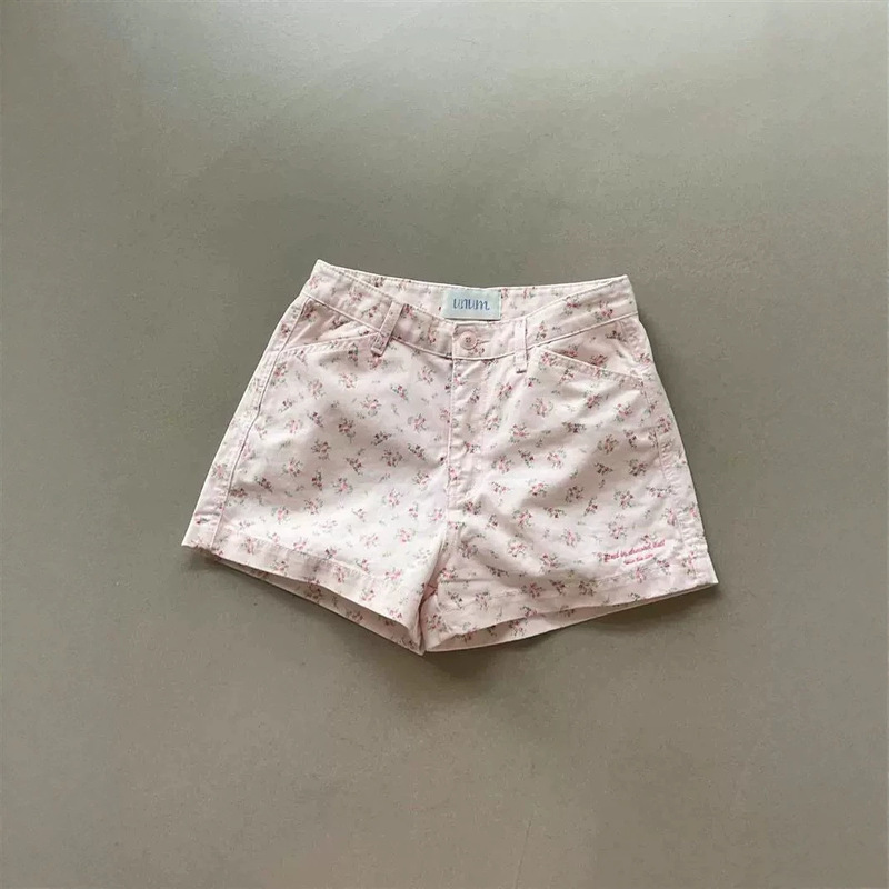 Currently available in Dongdaemun, South Korea, the same style as the 2026 summer UNUM floral fresh and cute denim shorts, high-waisted A-line for women
