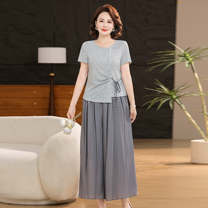 Летний стиль для мамы: футболка с коротким рукавом 2025, новый комплект для женщин среднего и пожилого возраста, топ с коротким рукавом и широкие брюки, двухсоставной костюм.
