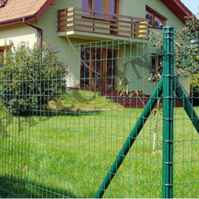 PVC荷兰网户外果园镀锌篱笆围网 养殖场鱼塘护栏网