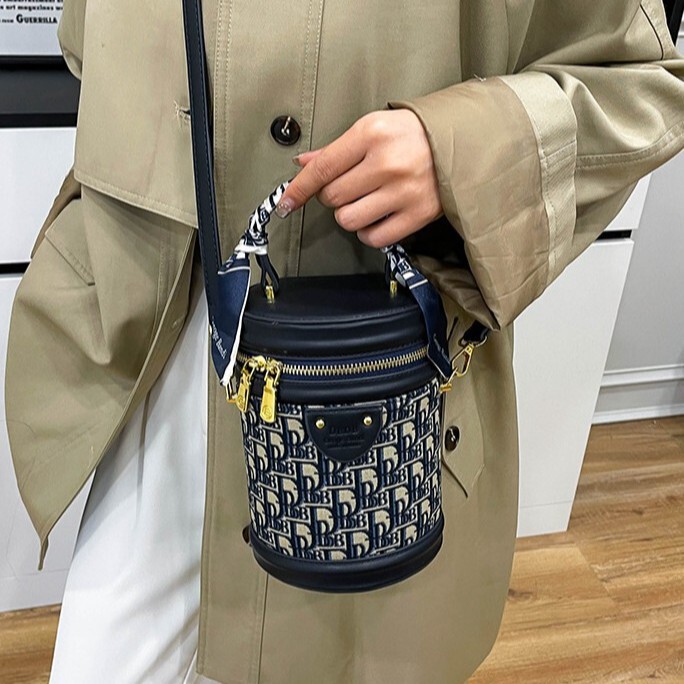 2026 Women's Crossbody Bag New Model Light Luxury High-End Bucket Shoulder Bag Monogram Fashion Handbag Cylindrical Crossbody Bag