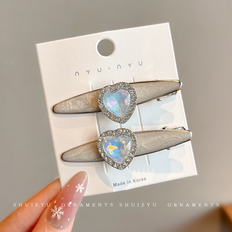 Sweet Cool Metal Hairpin Mujeres 2025 nuevo estilo de alto nivel frente fresa cabello cortado oreja lateral clips adornamiento para el cabello