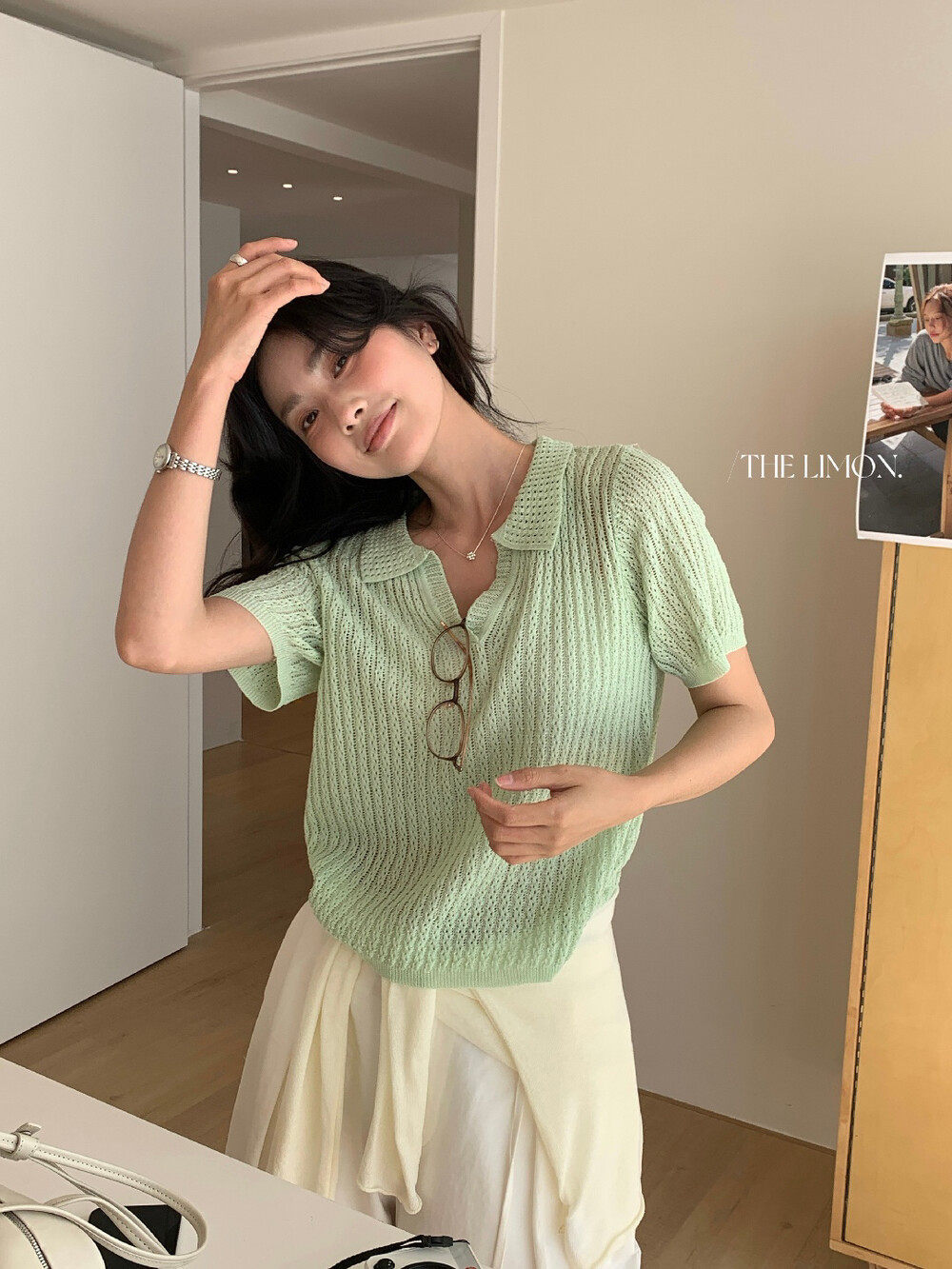Áo thun nữ cổ polo phối ren họa tiết thắt nút tay ngắn — Đỏ thẫm, màu đen, trắng ngà, xanh nhạt chi tiết 4