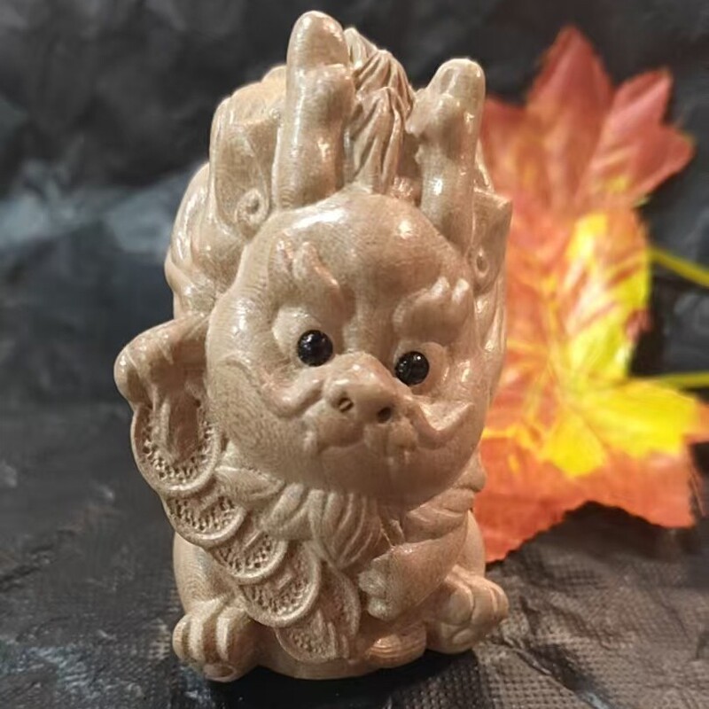 桃木彫刻十二生肖の手の工芸品は桃木の手の木の観光地区の観光工芸品を並べます。|undefined