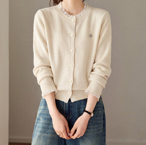 This year's popular beautiful lace-trimmed knit cardigan for women, 2026 new spring and autumn loose-fitting sweater coat This year's popular beautiful lace-trimmed knit cardigan for women, 2026 new spring and autumn loose-fitting sweater coat