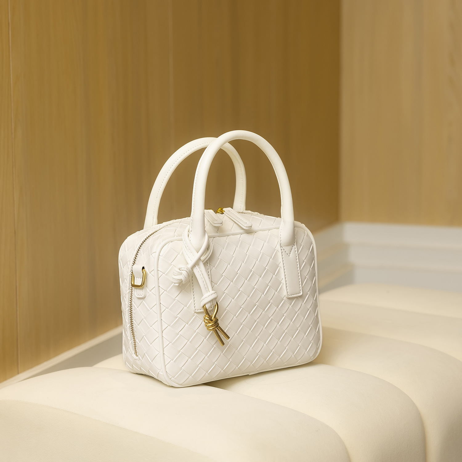 Cuscino Boston intrecciato a mano di grande capacità e di piccola nicchia, 2024, nuova moda primaverile, versatile, monospalla, da donna_voghion.com