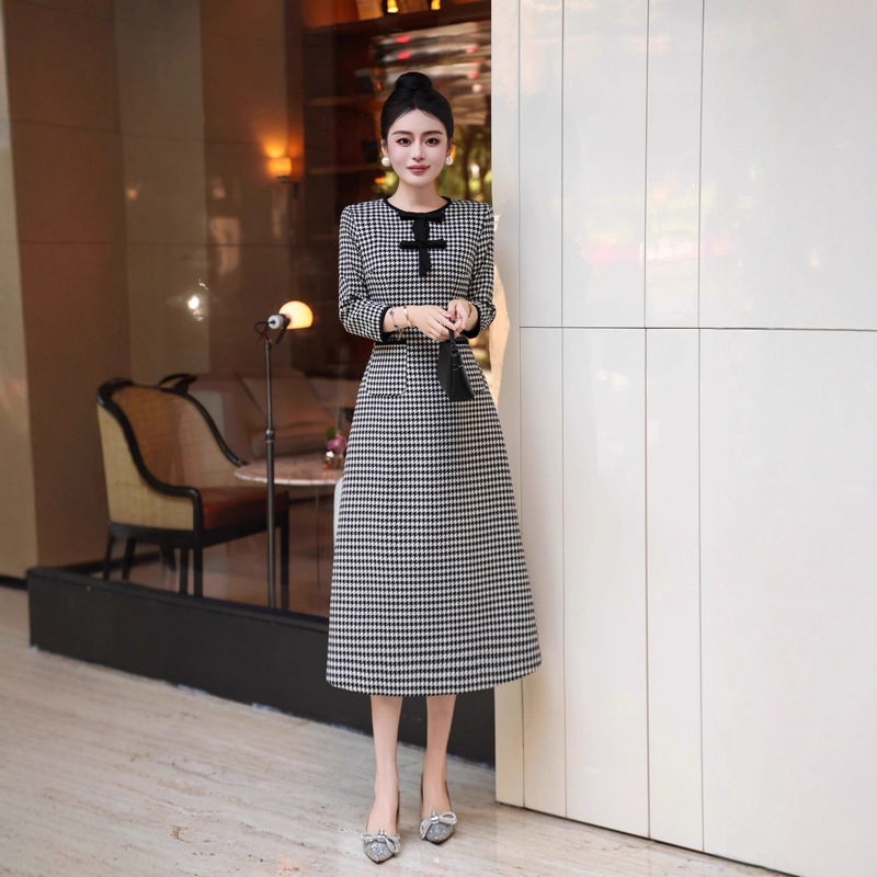 New Houndstooth Dress for Women, Small Fragrant Bow, Waist-Cinching, Long-Sleeved, Elegant, Mid-Length Skirt for Commuting and Formal Occasions