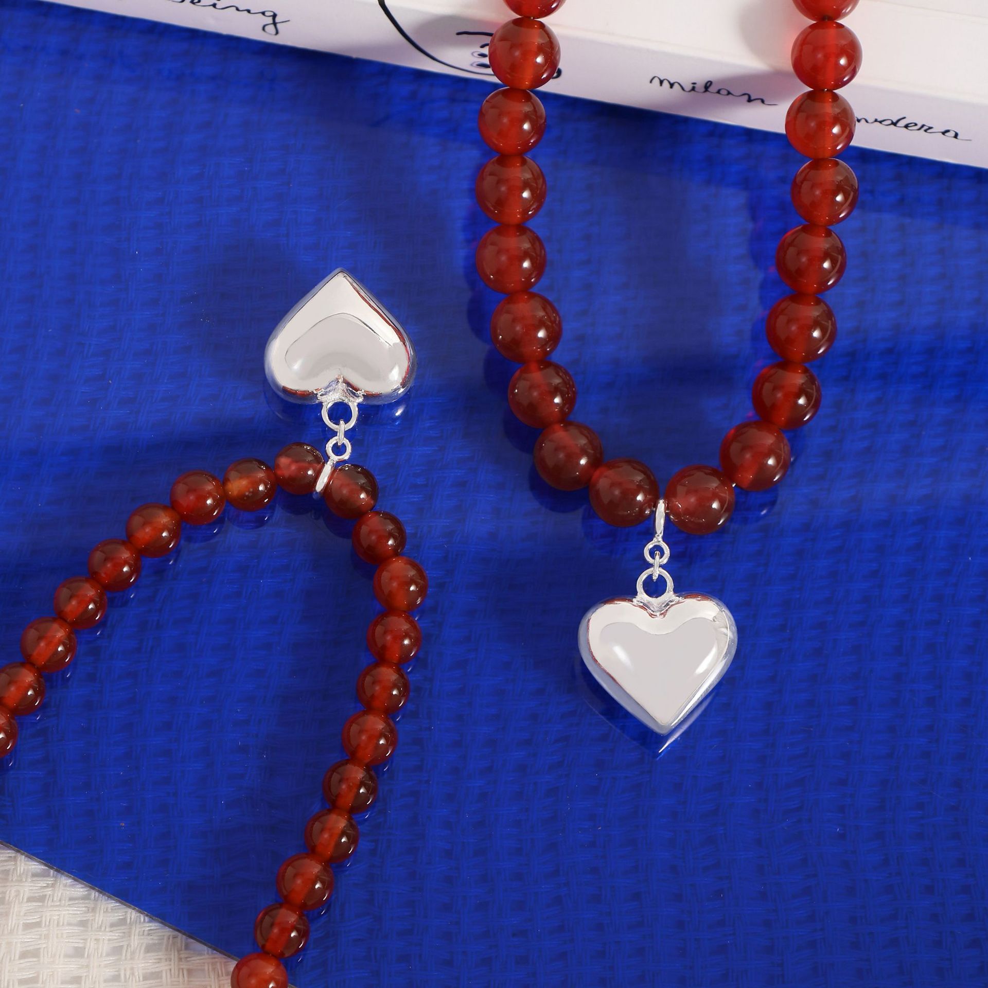 733 Versión coreana del diseño de lujo ligero de nicho INS Bang Bang Love Collar de ágata roja Plata de ley S925 Cadena de clavícula en forma de corazón femenino