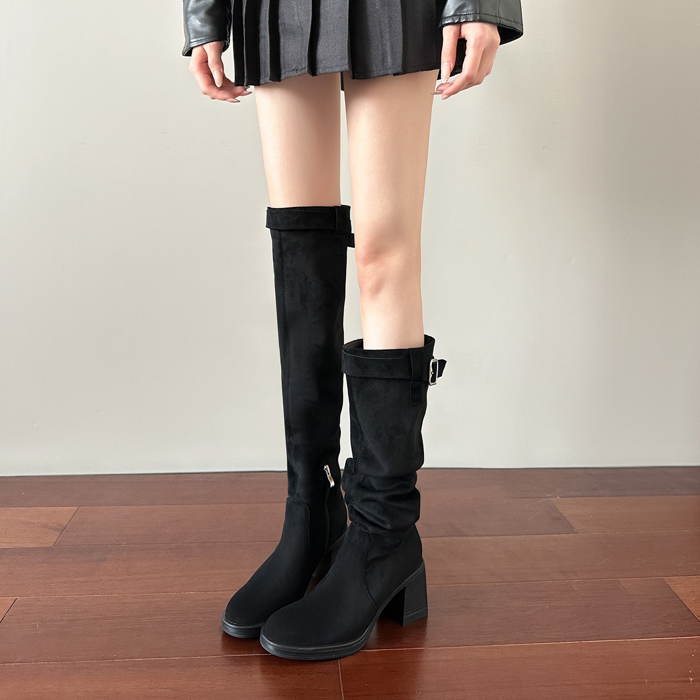 Black plus velvet / 34