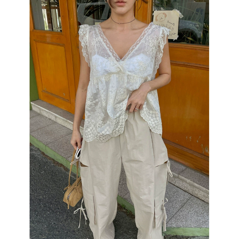 Кружевная жилет с V-образным вырезом